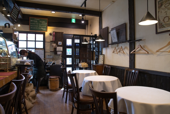 立川新聞 アンティーク調な店内 自家製のケーキやレストラン顔負けの料理 まるで小さなレストランのような一六珈琲店